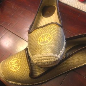 Beige tweed MK flats